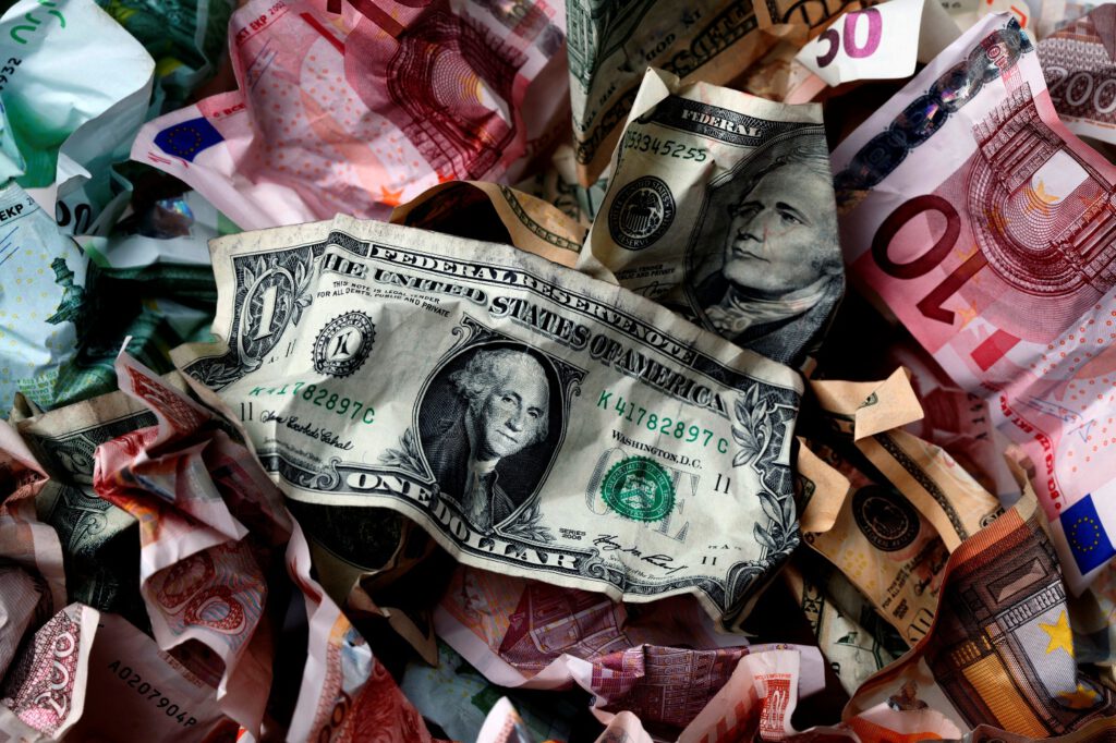 یورو در برابر دلار؛ آیا جنگ ارزی دیگری در پیش است؟