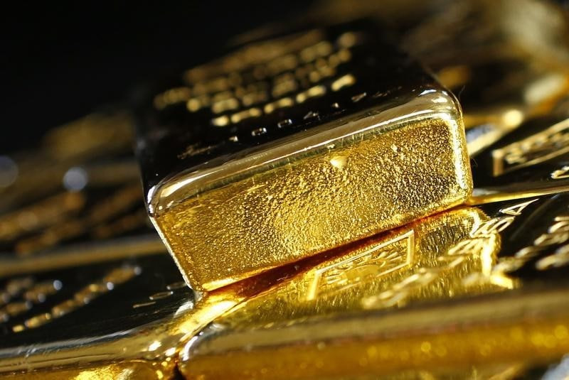 کاهش نرخ بهره و افزایش بدهی‌ها، قیمت طلا را به ۳۰۰۰ دلار خواهد رساند!